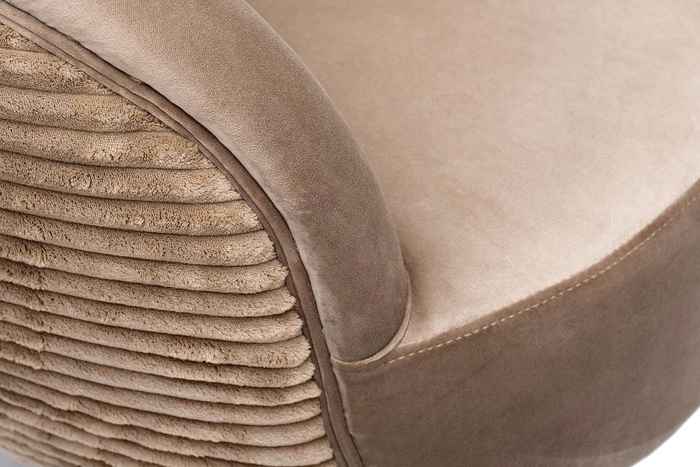 кресло на ножках