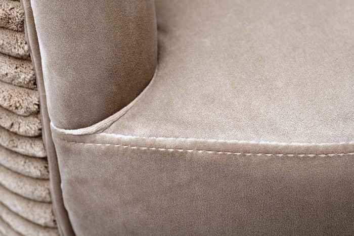 кресло на ножках