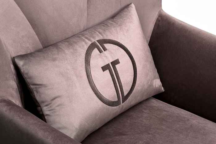 кресло на ножках