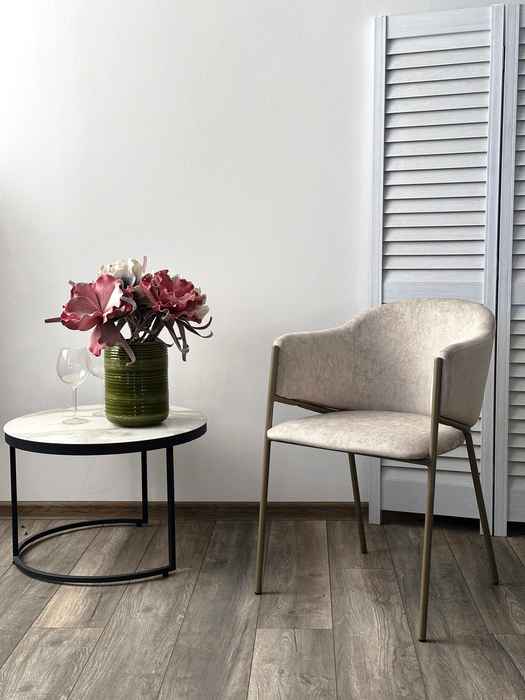 стул обеденный с подлокотниками