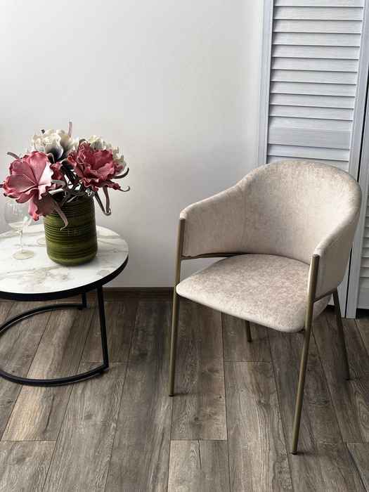 стул обеденный с подлокотниками